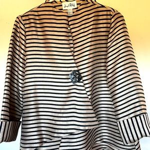 Gorgeous dinner jacket size 8/medium.